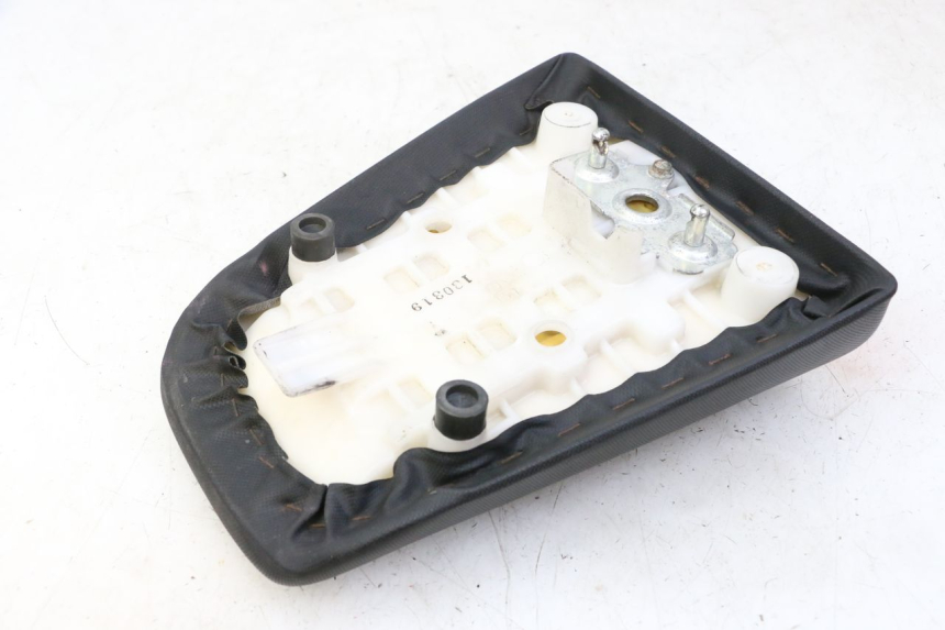 photo de REAR SEAT SUZUKI SV S 650 (2003 - 2009) - Zoom on usage condition