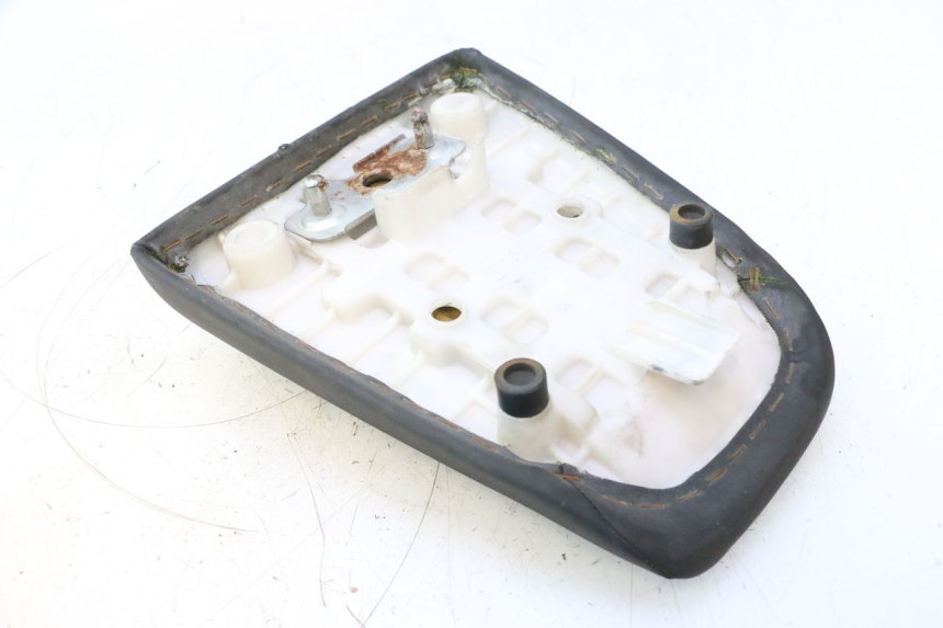 photo de REAR SEAT SUZUKI SV S 650 (2003 - 2009) - Technical close-up