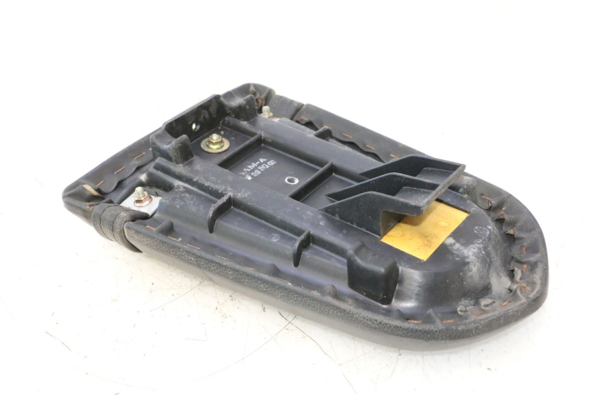 photo de REAR SEAT DAELIM VJ ROADWIN 125 (2004 - 2007) - Fixing points details