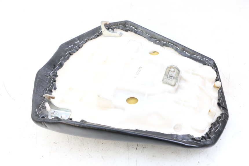 photo de REAR SEAT YAMAHA FZ1 FAZER 1000 (2007 - 2009) - Technical close-up