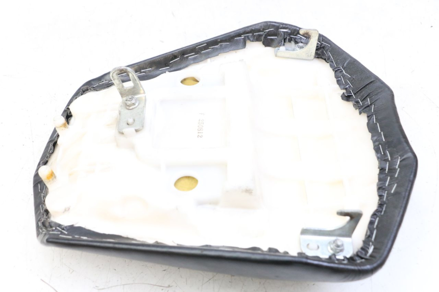 photo de REAR SEAT YAMAHA FZ1 FAZER 1000 (2007 - 2009) - Fixing points details