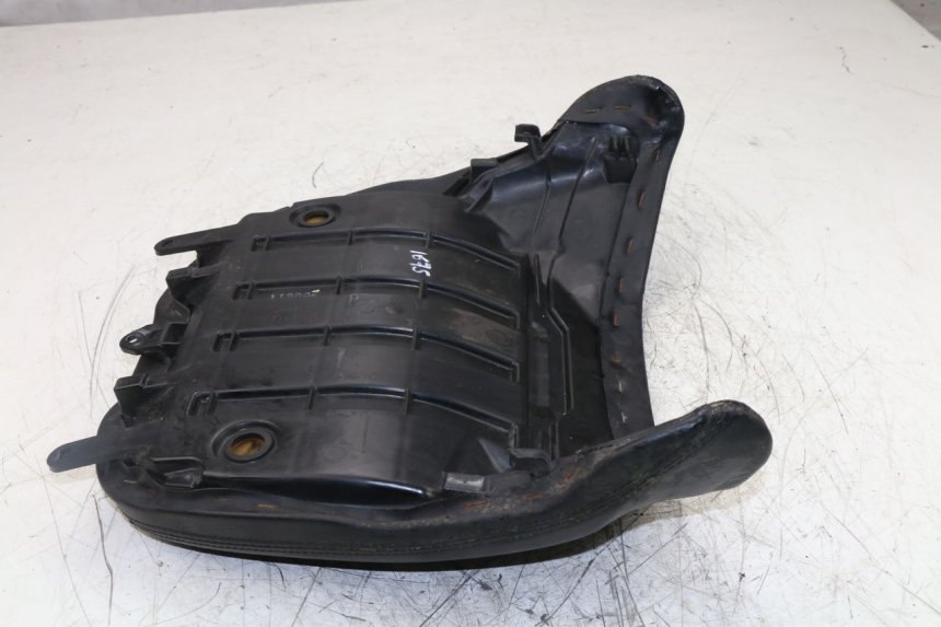 photo de REAR SEAT YAMAHA YP MAJESTY ABS 400 (2007 - 2009) - Fixing points details