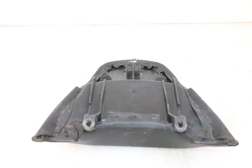 photo de REAR SEAT YAMAHA YP MAJESTY 125 (2002 - 2006) - Technical close-up