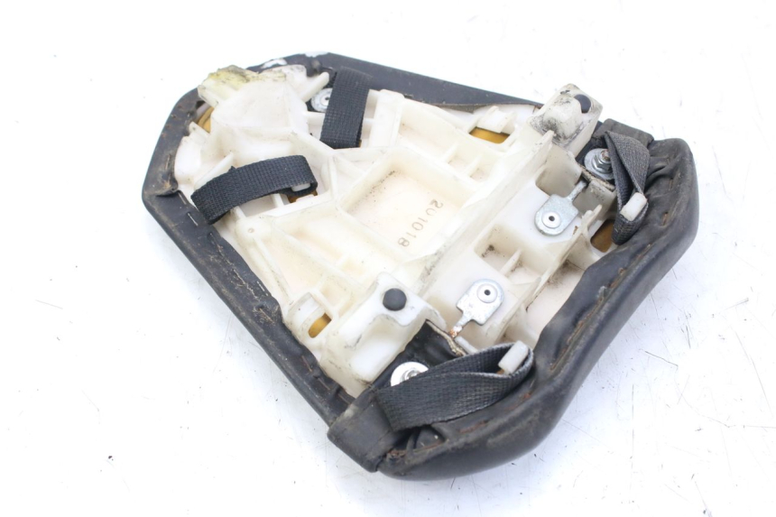 photo de REAR SEAT YAMAHA YZF R1 1000 (2007 - 2008) - Technical close-up