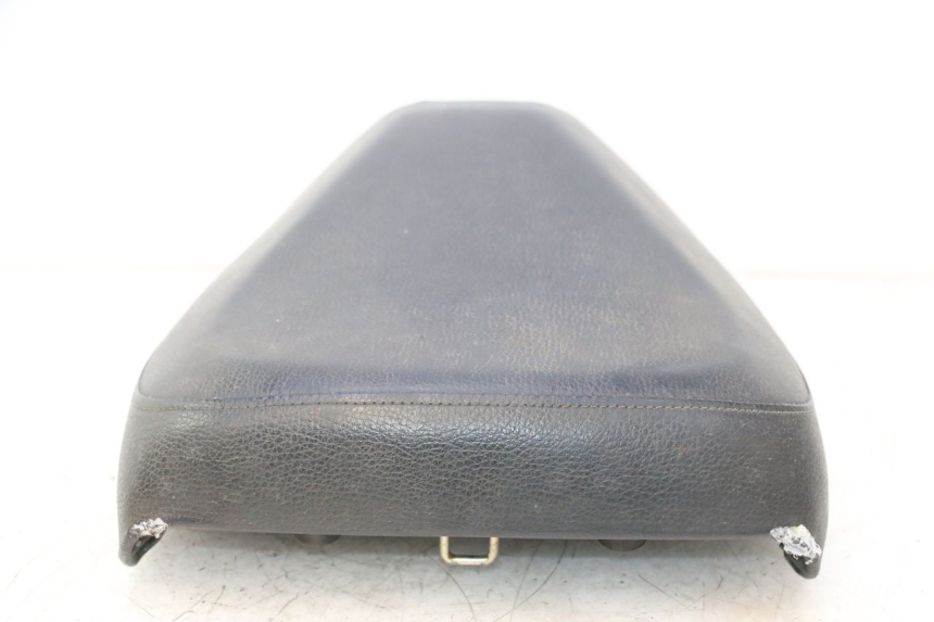 photo de FRONT SEAT KYMCO AGILITY PREMIUM 50 (2007 - 2010) - Fixing points details