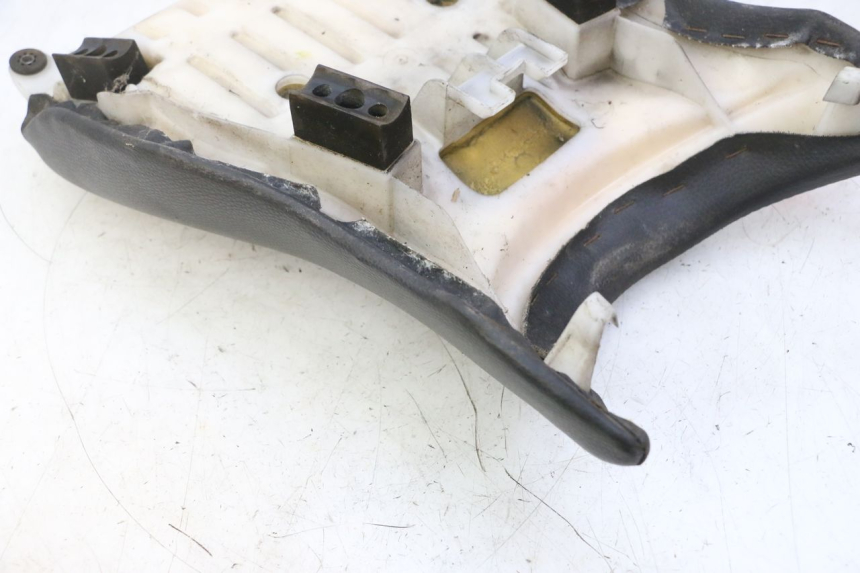 photo de FRONT SEAT HONDA CBF 125 (2009 - 2015) - Zoom on usage condition