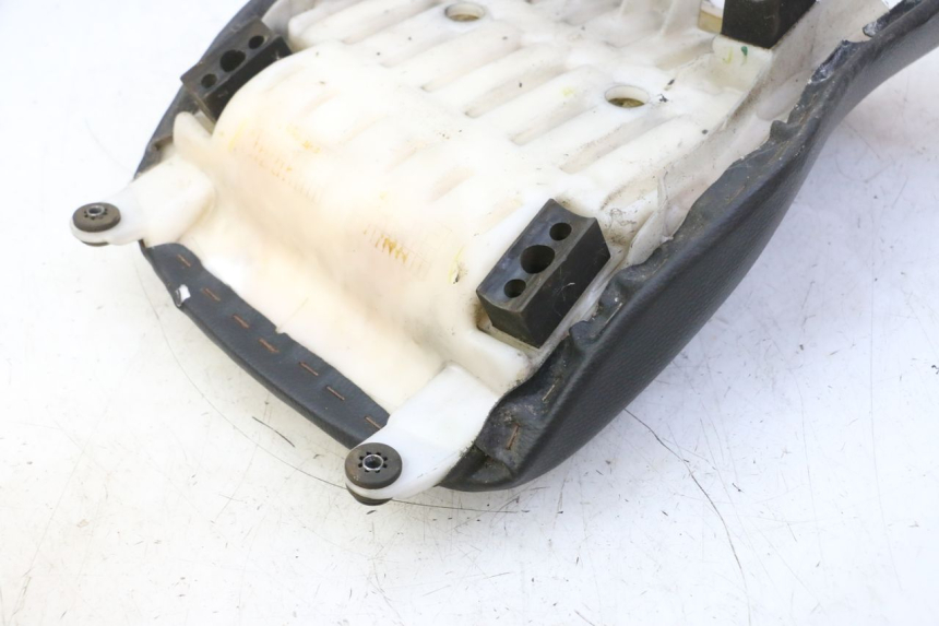 photo de FRONT SEAT HONDA CBF 125 (2009 - 2015) - Alternative perspective