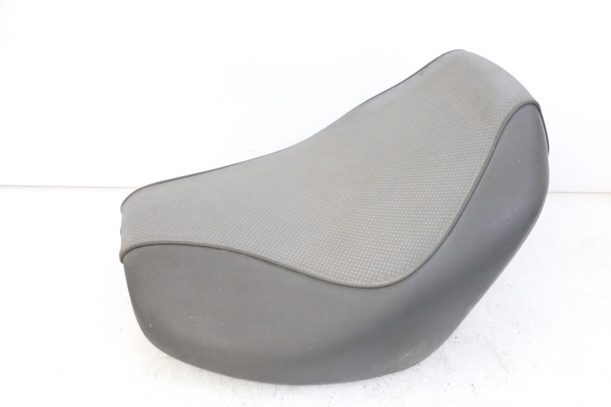 photo de FRONT SEAT APRILIA CLASSIC 125 (1995 - 2001) - Fixing points details