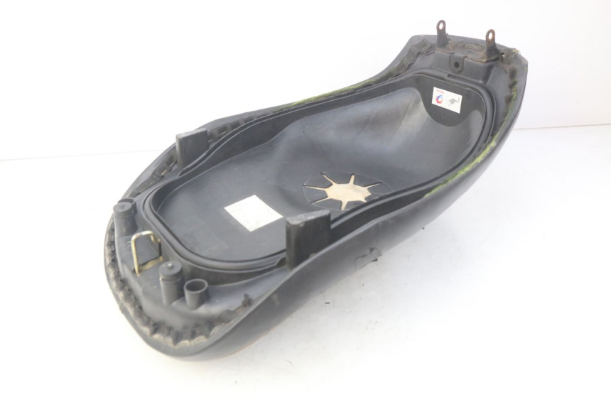 photo de FRONT SEAT PEUGEOT DJANGO 2T 50 (2014 - 2019) - Fixing points details