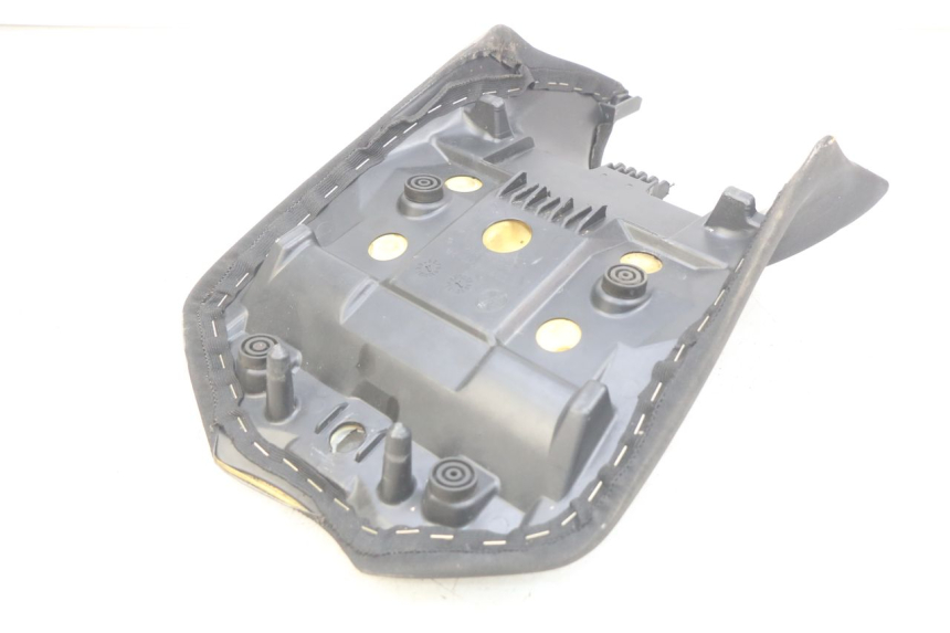 photo de FRONT SEAT YAMAHA MT ABS 125 (2014 - 2018) - Surface and material condition