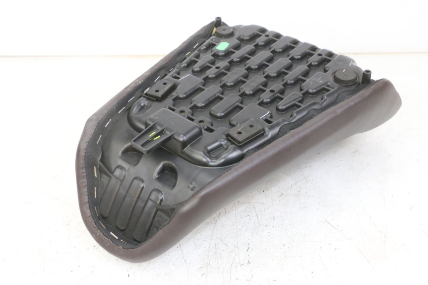 photo de FRONT SEAT ROYAL ENFIELD HYMALAYAN 410 (2016 - 2023) - Technical close-up