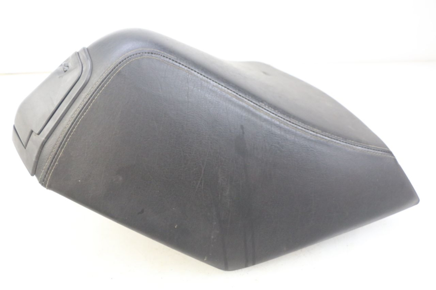 photo de FRONT SEAT PEUGEOT SATELIS 125 (2006 - 2009) - Fixing points details