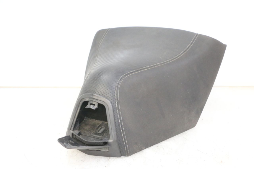 photo de FRONT SEAT PEUGEOT SATELIS 125 (2013 - 2018) - Zoom on usage condition