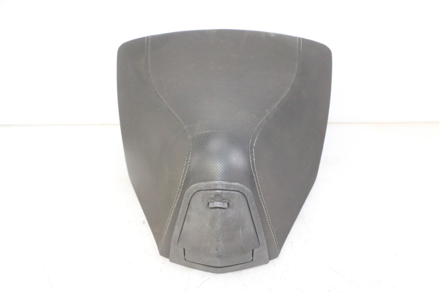 photo de FRONT SEAT PEUGEOT SATELIS 125 (2013 - 2018) - Fixing points details