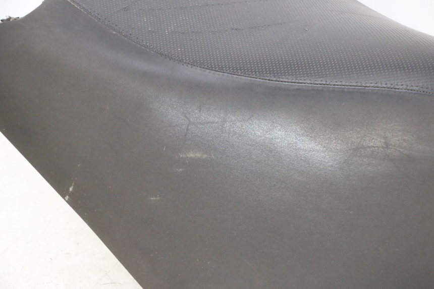 photo de FRONT SEAT PEUGEOT SATELIS 125 (2010 - 2012) - Detailed visual inspection