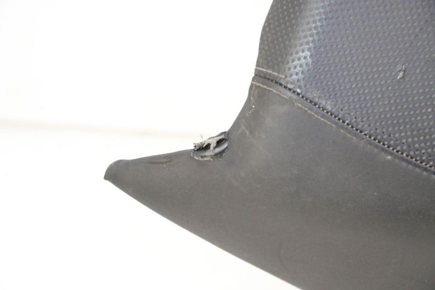 photo de FRONT SEAT PEUGEOT SATELIS 125 (2010 - 2012) - Surface and material condition