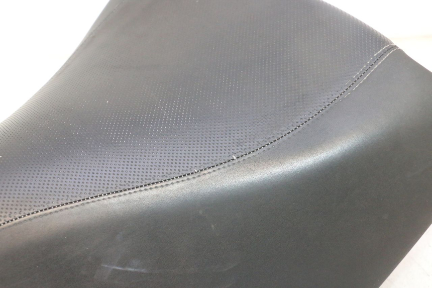 photo de FRONT SEAT PEUGEOT SATELIS 125 (2013 - 2018) - Surface and material condition