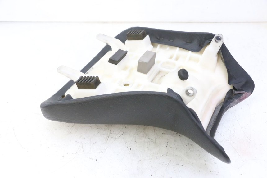 photo de FRONT SEAT SUZUKI SV S 650 (2003 - 2009) - Fixing points details