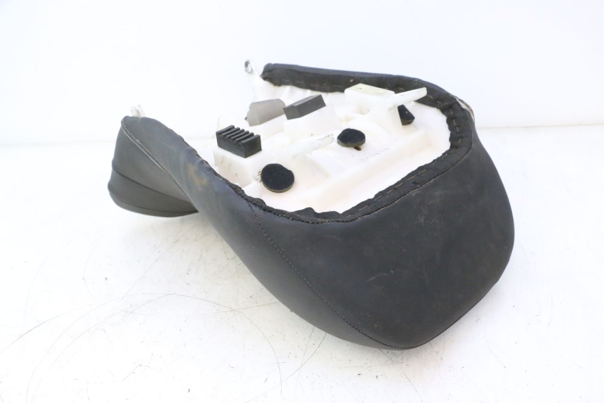 photo de FRONT SEAT SUZUKI SV S 650 (2003 - 2009) - Component detail