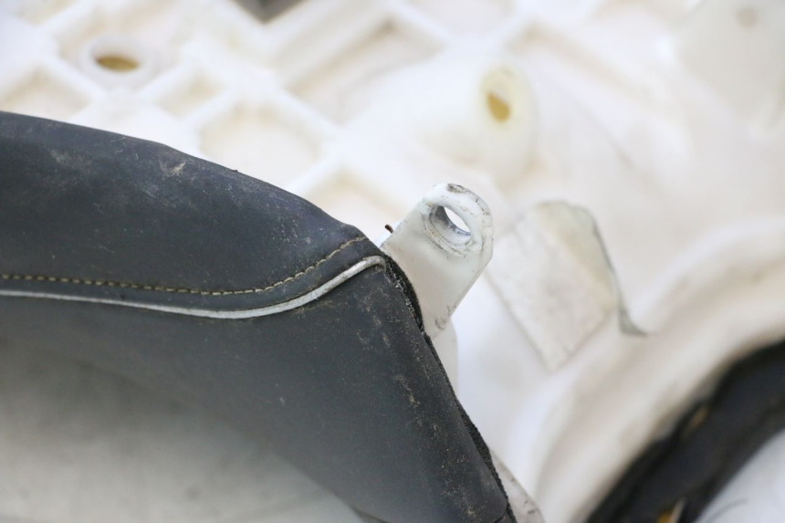 photo de FRONT SEAT SUZUKI SV S 650 (2003 - 2009) - Surface and material condition