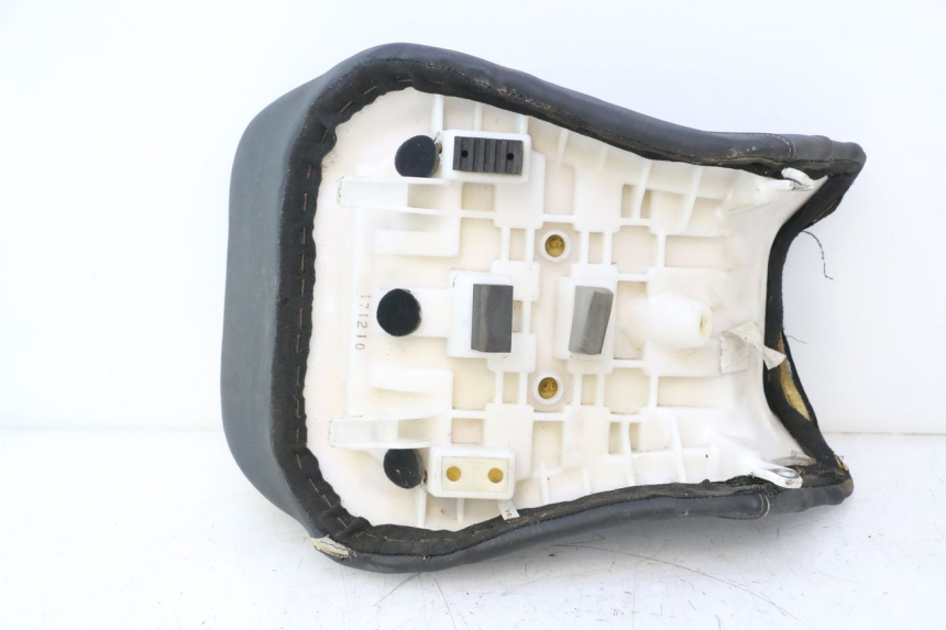 photo de FRONT SEAT SUZUKI SV S 650 (2003 - 2009) - Markings and original references
