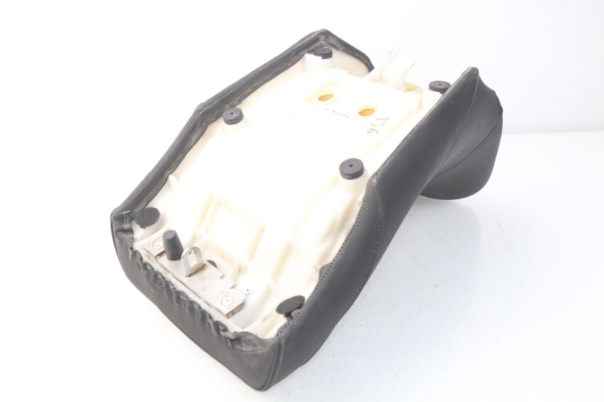 photo de FRONT SEAT YAMAHA TDM ABS 900 (2002 - 2014) - Fixing points details