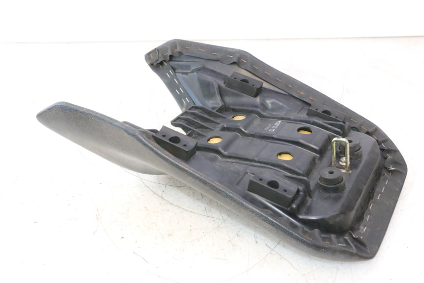 photo de FRONT SEAT DAELIM VJ ROADWIN 125 (2004 - 2007) - Markings and original references