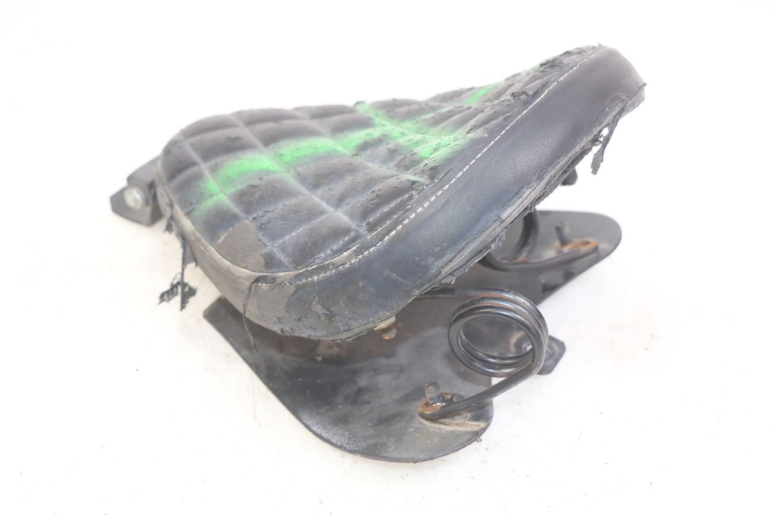 photo de FRONT SEAT DAELIM VL DAYSTAR 125 (2000 - 2011) - Surface and material condition