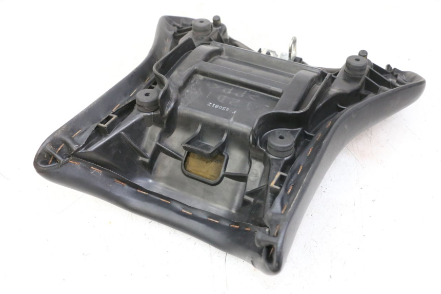 photo de FRONT SEAT YAMAHA FZ1 FAZER 1000 (2007 - 2009) - Alternative perspective