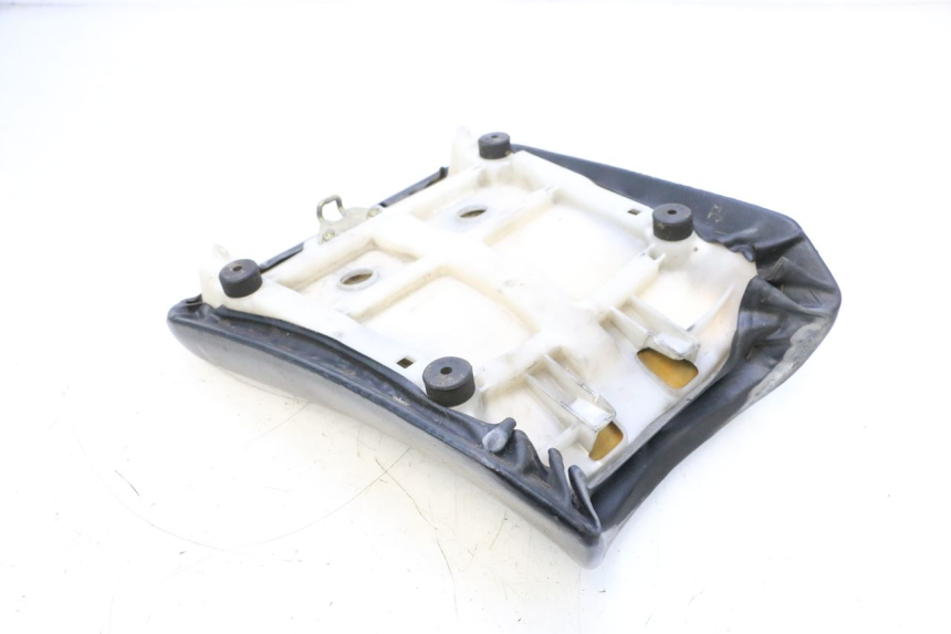 photo de FRONT SEAT YAMAHA YZF R GENESIS 750 (1993 - 1998) - Alternative perspective