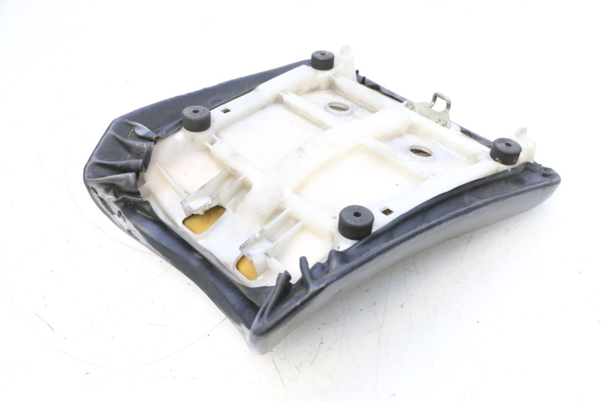photo de FRONT SEAT YAMAHA YZF R GENESIS 750 (1993 - 1998) - Fixing points details