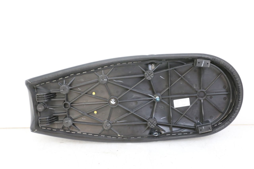 photo de SEAT ROYAL ENFIELD CONTINENTAL GT 650 (2019 - 2024) - Fixing points details