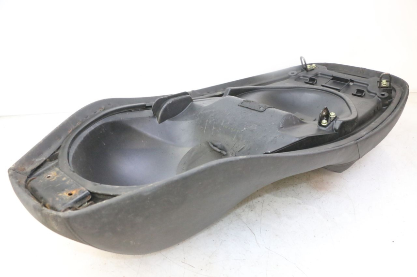 photo de SEAT KYMCO DINK STREET 125 (2009 - 2014) - Fixing points details