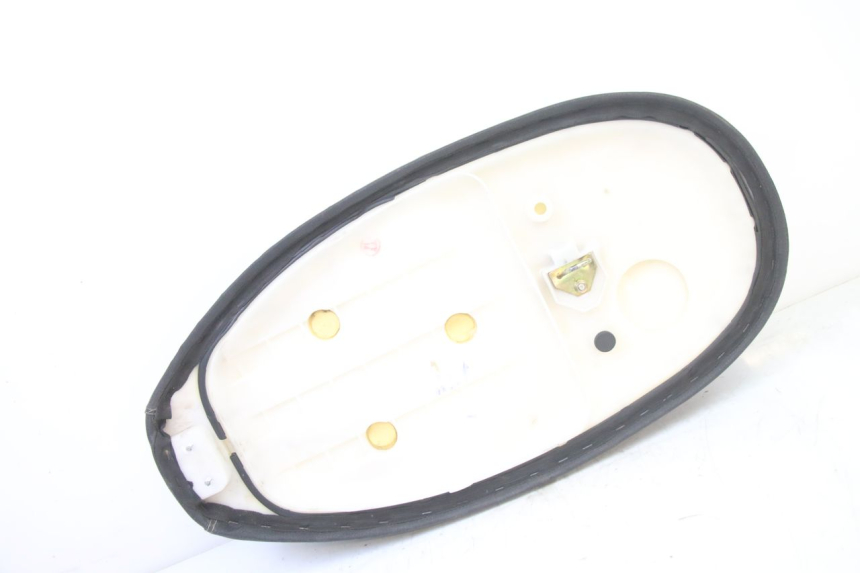 photo de SEAT VENESI FLY RETRO 4T 50 (2020 - 2025) - Fixing points details