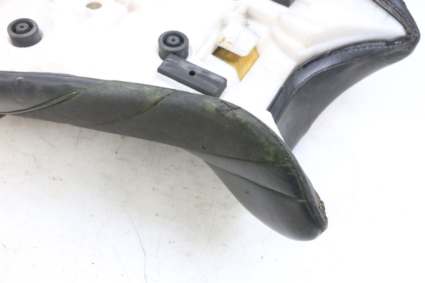 photo de SEAT YAMAHA FZ6 N FAZER 600 (2004 - 2006) - Surface and material condition