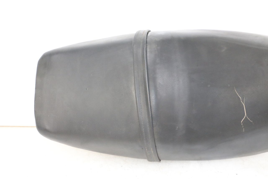 photo de Saddle HYOSUNG GF 125 (2001 - 2005) - High-resolution close-up