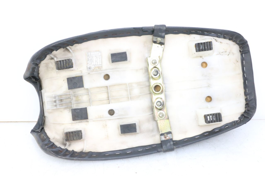 photo de Saddle HYOSUNG GF 125 (2001 - 2005) - Fixing points details