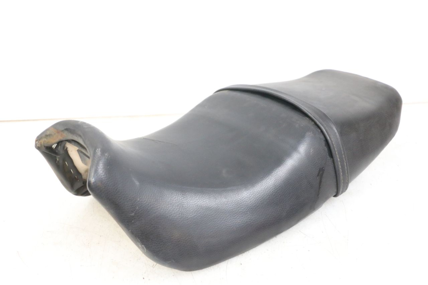 photo de Saddle HYOSUNG GF 125 (2001 - 2005) - Markings and original references
