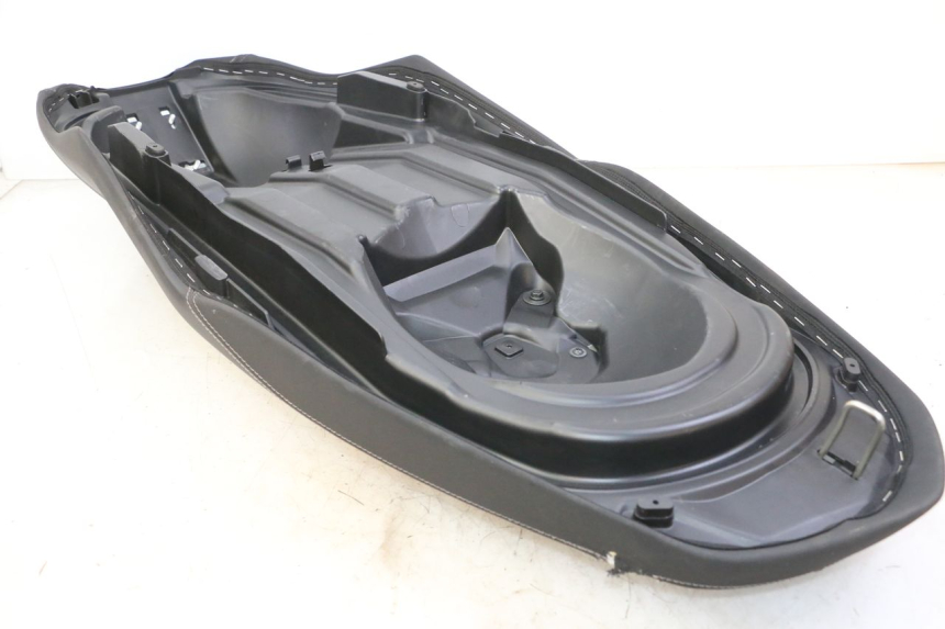 photo de SEAT YAMAHA XMAX X-MAX 125 (2021 - 2025) - Alternative perspective