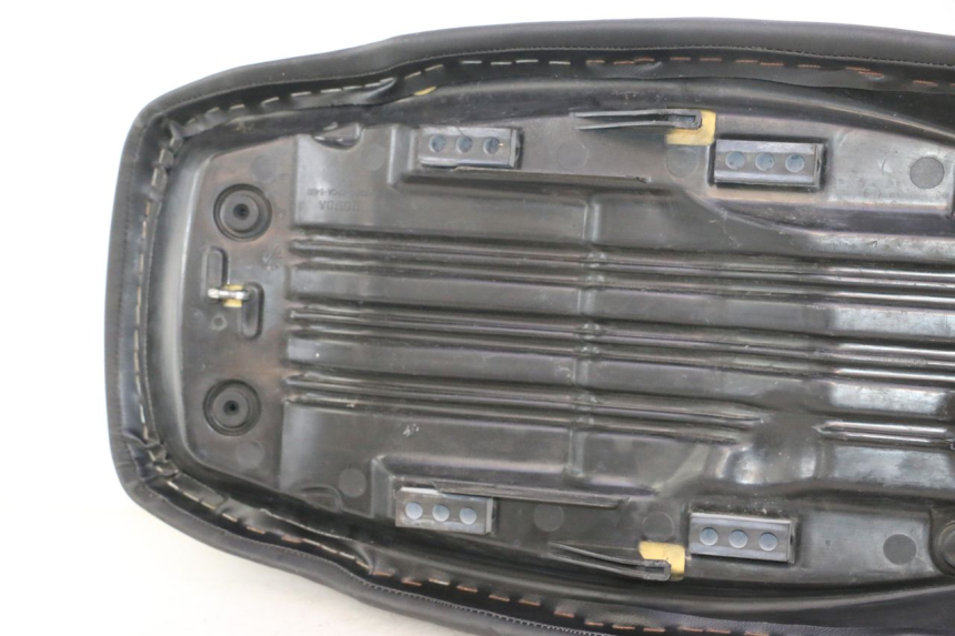 photo de SEAT HONDA XLV VARADERO 125 (2007 - 2012) - Surface and material condition