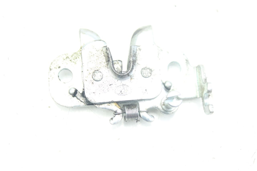 photo de SEAT LOCK PEUGEOT KISBEE 4T 50 (2018 - 2022) - Zoom on usage condition