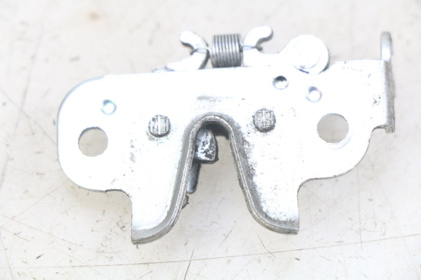 photo de SEAT LOCK PEUGEOT KISBEE 4T 50 (2018 - 2022) - Zoom on usage condition