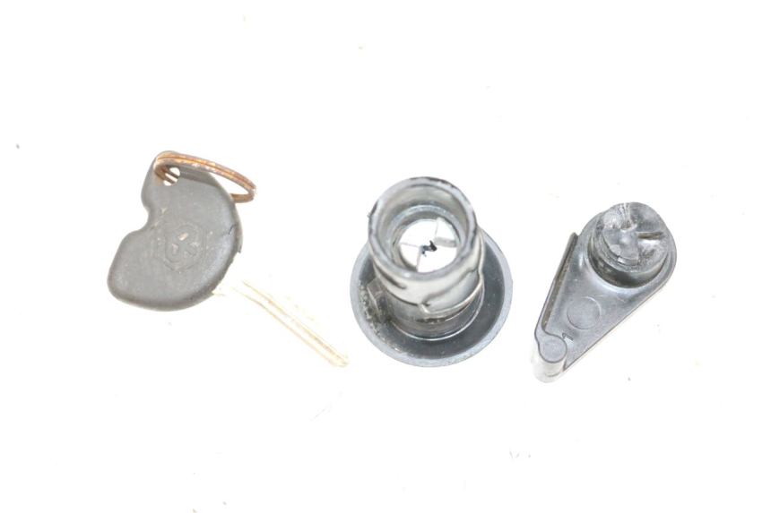 photo de SEAT LOCK SET PIAGGIO NEW TYPHOON 50 (2018 - 2021) - Alternative perspective