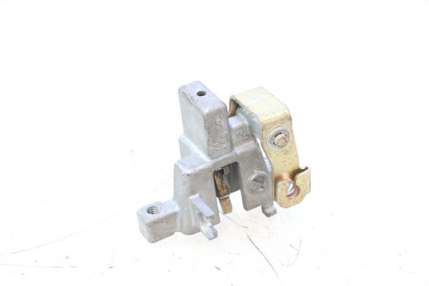 photo de SEAT LOCK SET YAMAHA XP T-MAX ABS 500 (2005 - 2005) - Zoom on usage condition