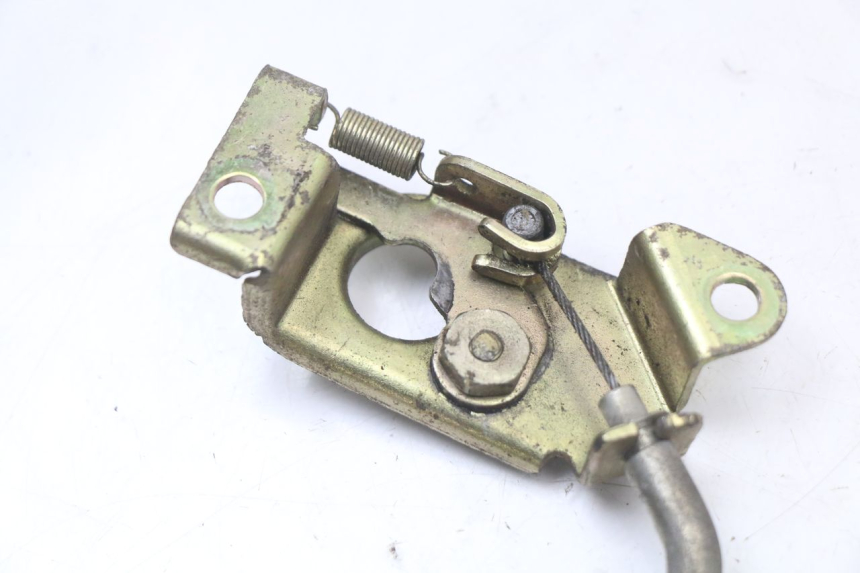 photo de Seat lock HYOSUNG GV AQUILA 125 (2000 - 2009) - Zoom on usage condition