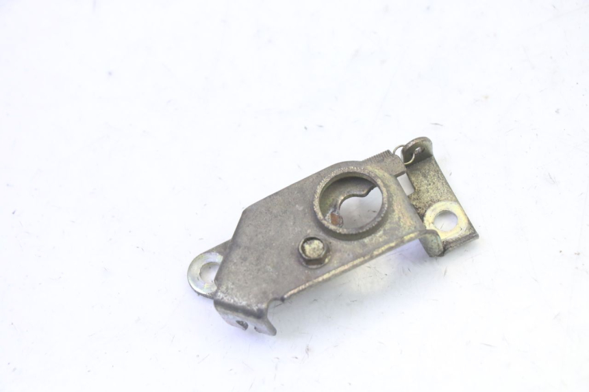 photo de Seat lock HYOSUNG GV AQUILA 125 (2000 - 2009) - Zoom on usage condition