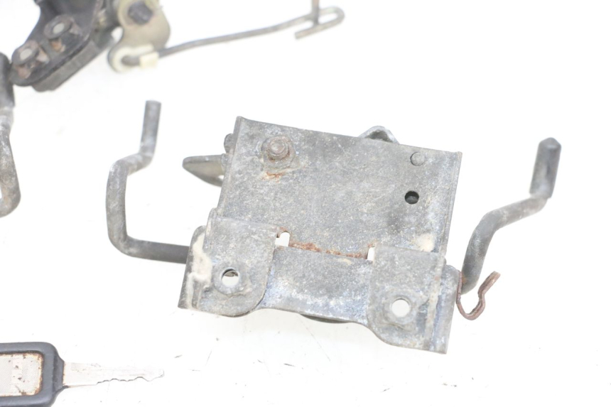 photo de SEAT LOCK SET KAWASAKI GPX R WARBIRD 600 (1988 - 1993) - Alternative perspective