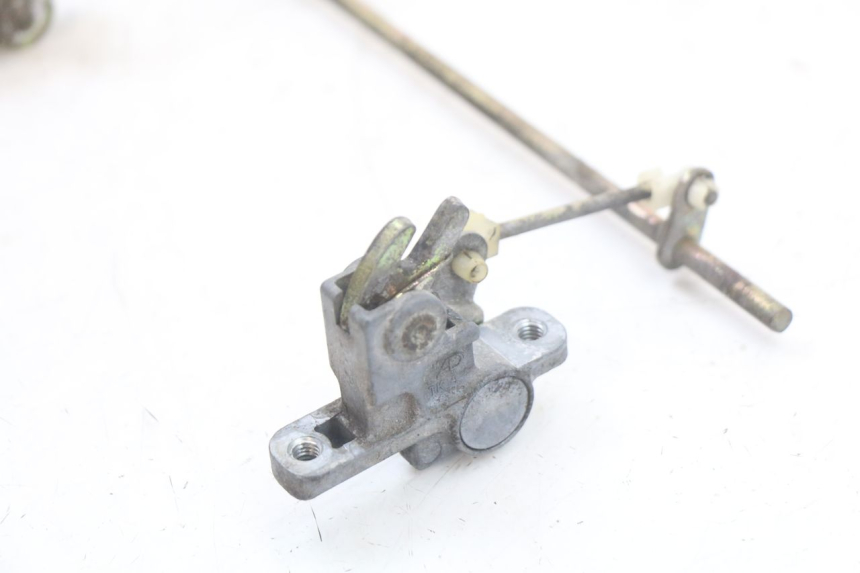 photo de SEAT LOCK SET KAWASAKI GTR 1000 (1994 - 2004) - Fixing points details