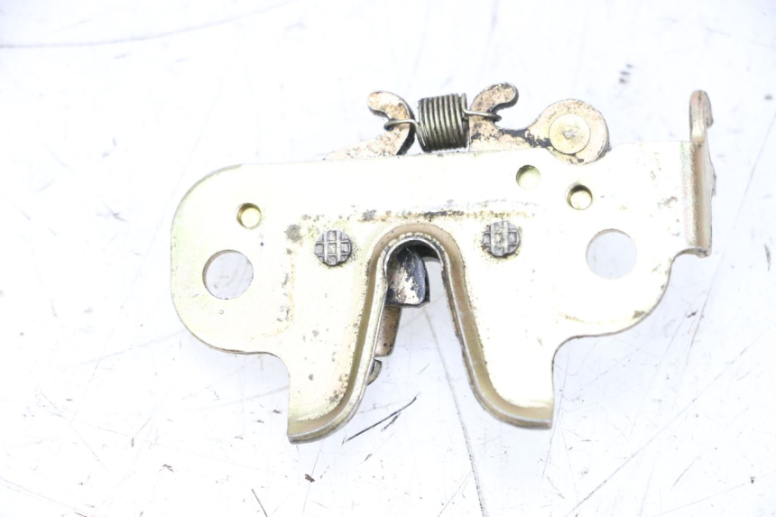 photo de SEAT LOCK PEUGEOT KISBEE 2T 50 (2010 - 2017) - Zoom on usage condition