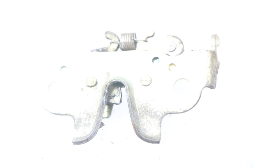 photo de SEAT LOCK PEUGEOT KISBEE 4T 50 (2010 - 2017) - Zoom on usage condition